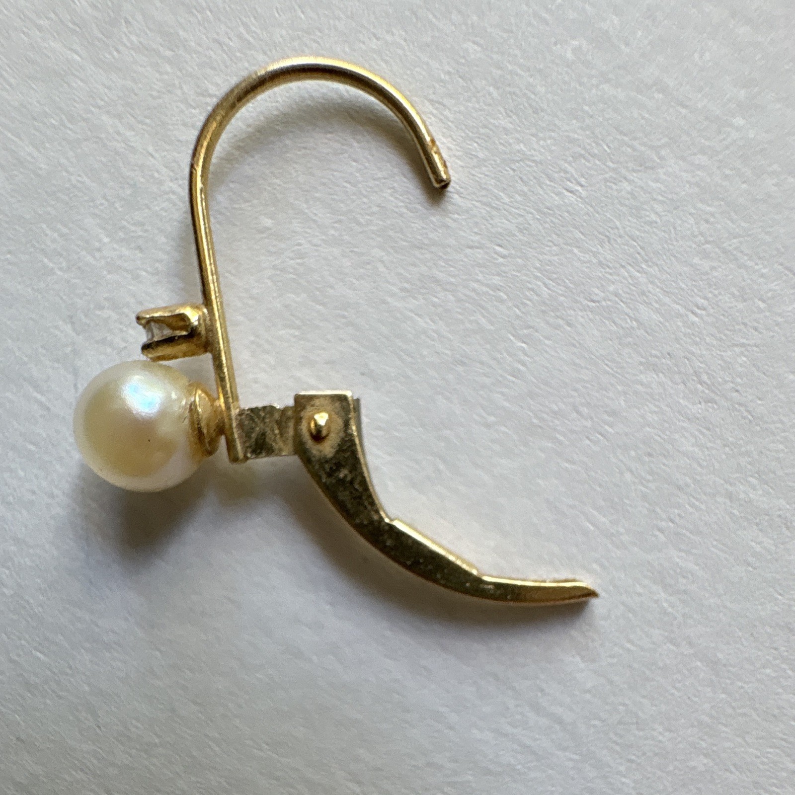 14k Gold Leverback Dangle Drop Earrings White Round Pearl Pair w/ Diamond Chip
