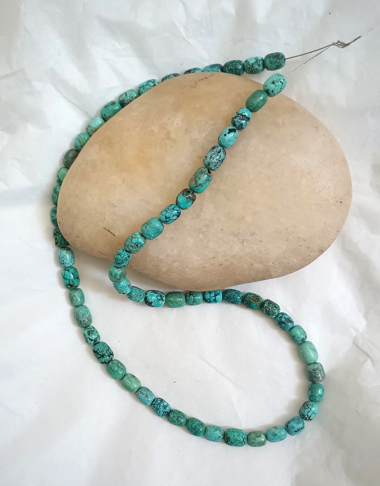 OLD STOCK HI-GRADE HUBEI TURQUOISE 5-6 x 7-8MM BARREL BEADS – 17.75″ – 3341E