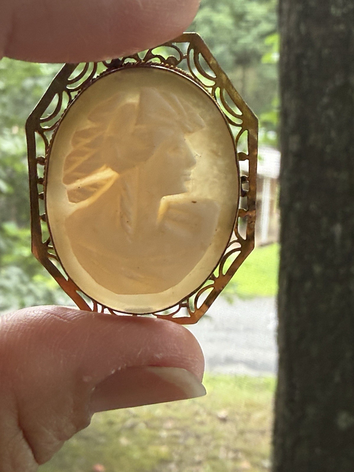 Antique Gold Shell Cameo Brooch Beautiful