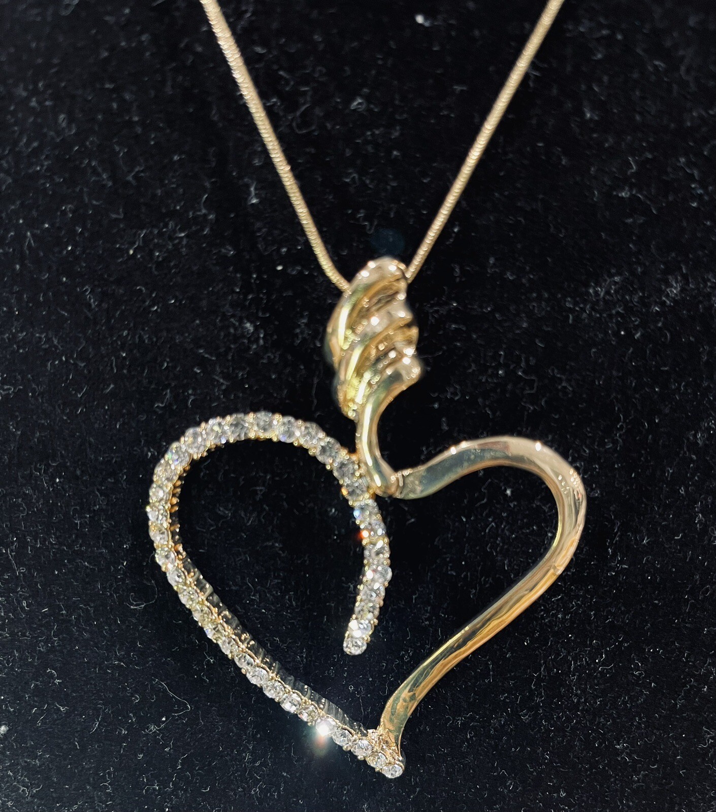 NIB LOVE HEART PENDANT ROUND CUBIC ZIRCONIA 18KT YELLOW GOLD PLATE 18″ CHAIN INC