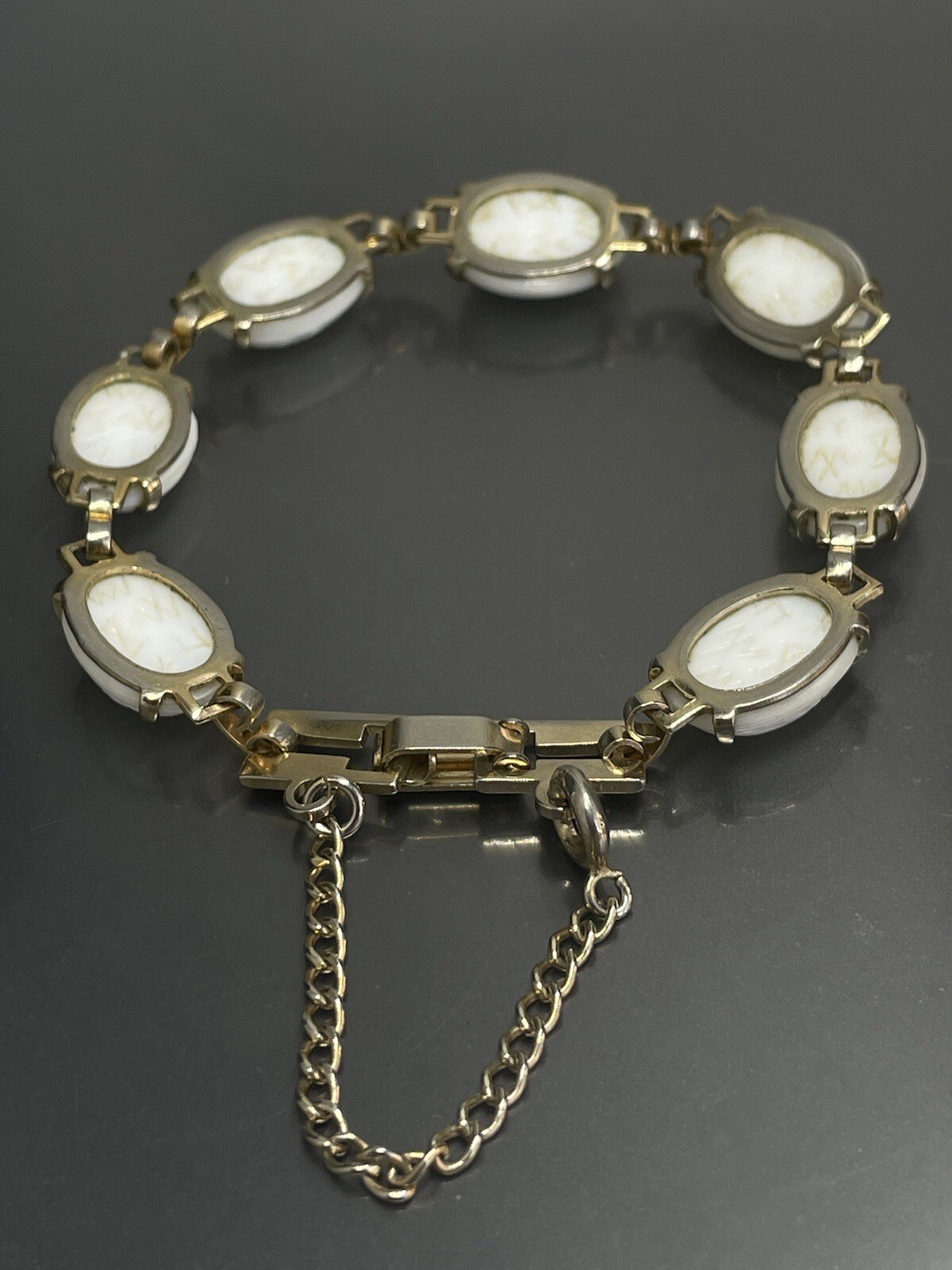 Vtg Link Bracelet Gold Tone With Lucite White Scarab Style Safety Chain 7.5 in✨