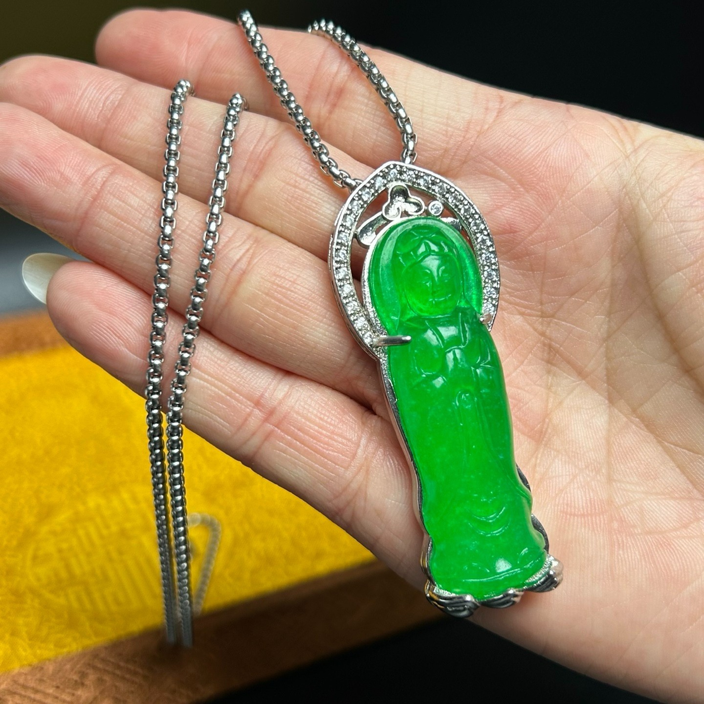inlay Nature ice green Burmese Jade Jadeite carved Kwan-yin Pendant&Necklaces