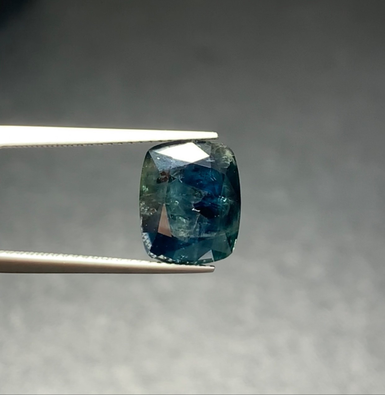Natural Parti Sapphire Gemstone, 6.10 Crt From Madagascar