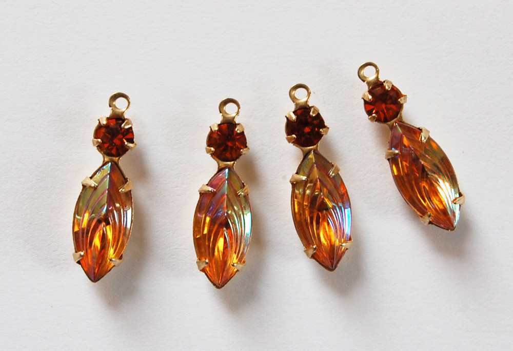 VINTAGE 4 CASCADE TOPAZ AB GLASS NAVETTE PENDANT BEAD BEADS GORGEOUS 15x7mm