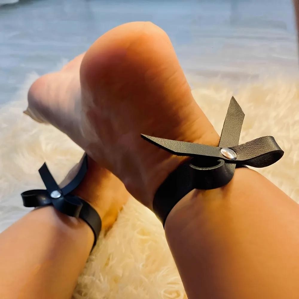 2pcs Fashion Bowknot Anklets Pu Leather Ankle Cuffs with Silver Studs for Women