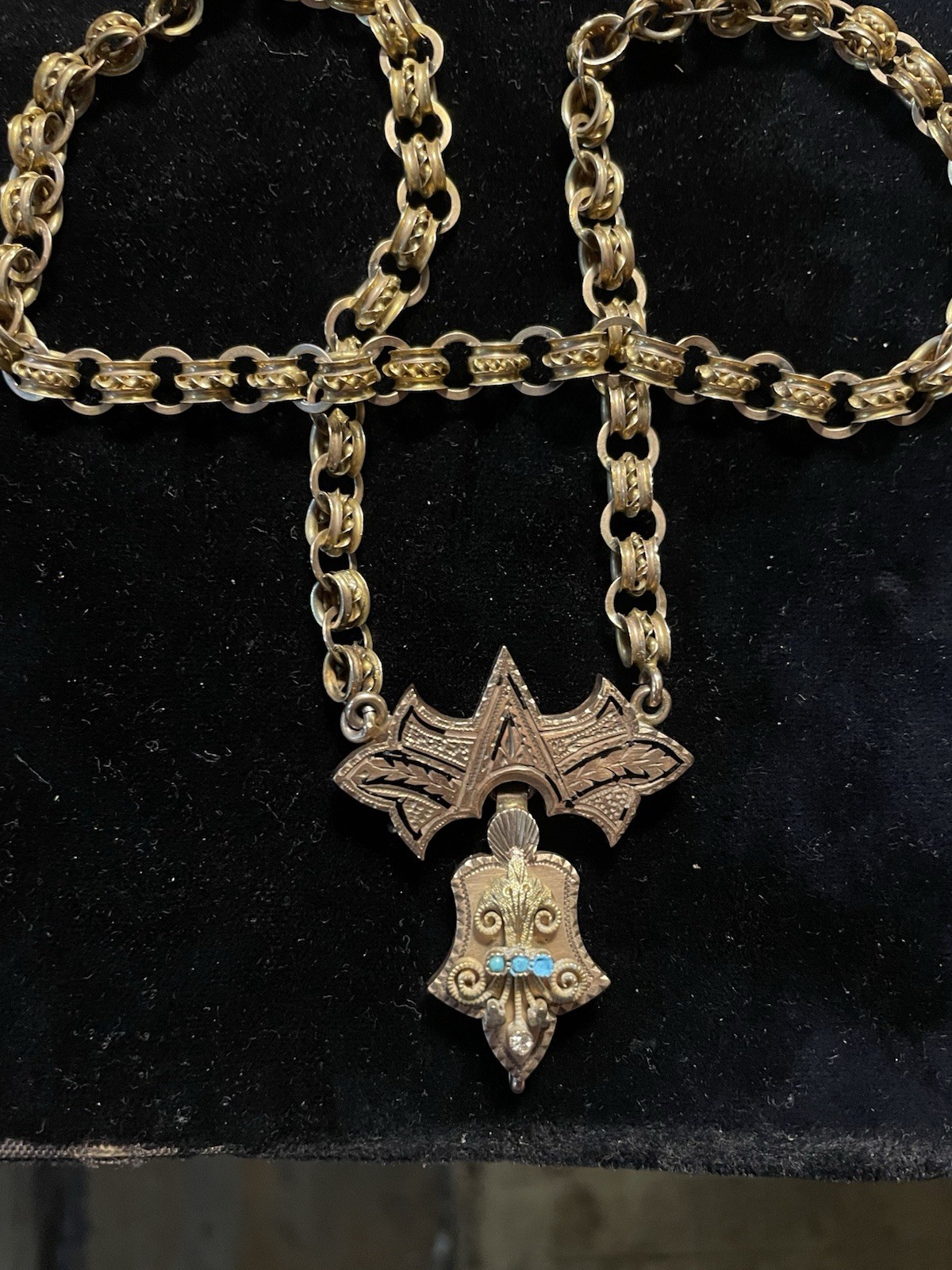 Beautiful Book Chain 10K Gold With Pendants