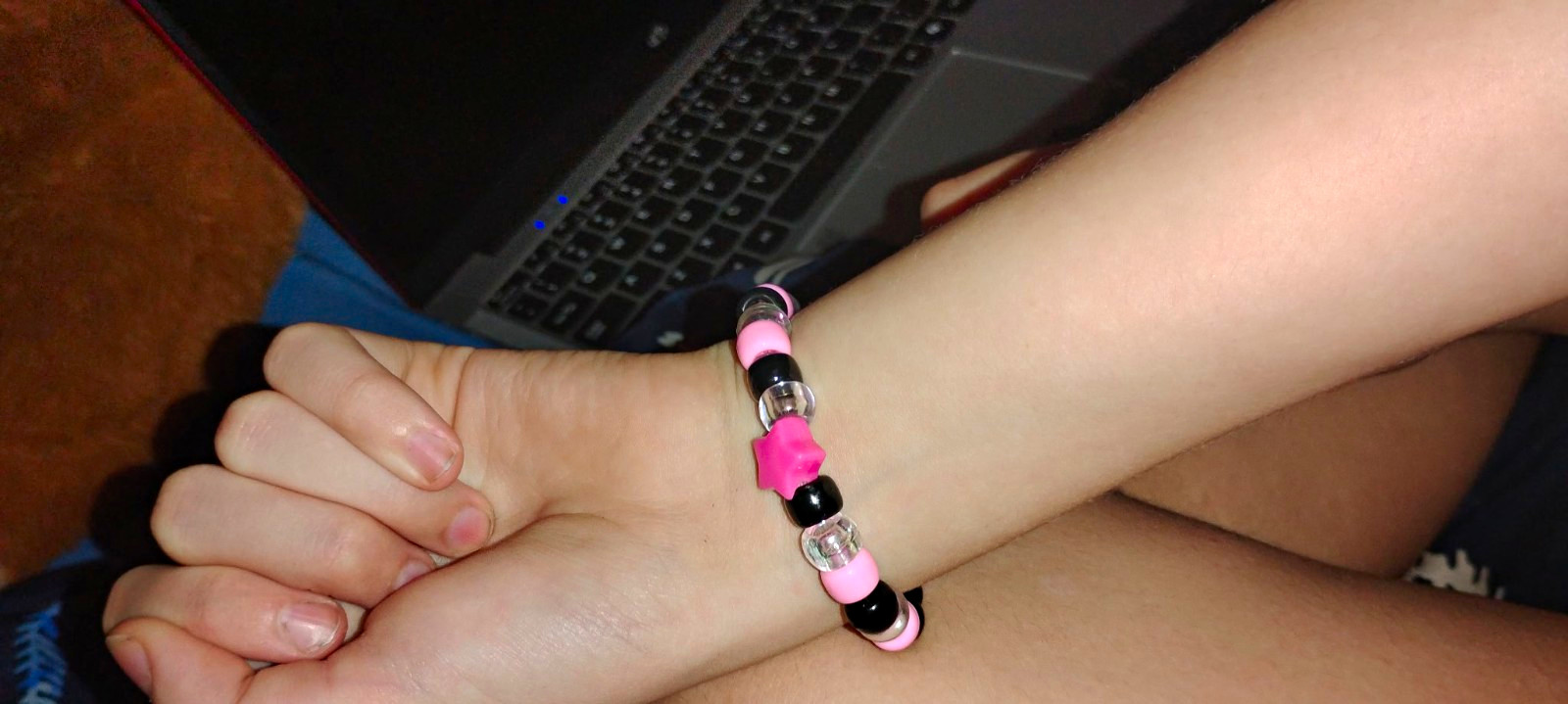 Pink & Black Plastic Round Beaded Adjustable Stretch Bracelet No Stone