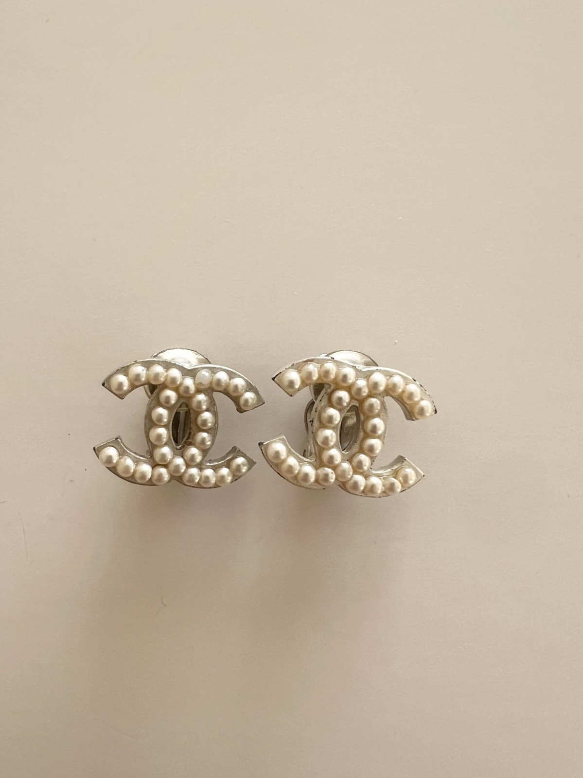 Authentic Chanel CC Logo Pearl Clip-On Earrings Classic Luxury Made in France