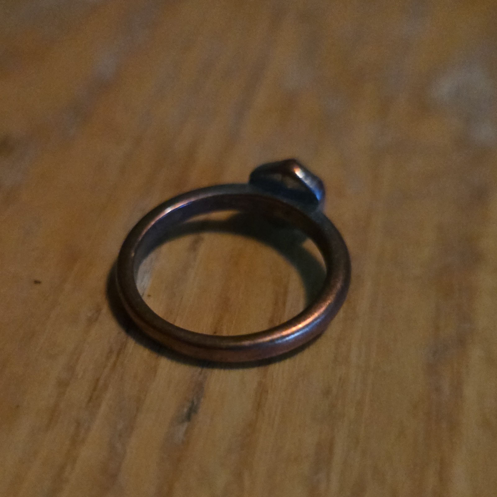 Silver Tone Metal Band Ring Size 6 Bezel Set Round Black Stone 1 Gem