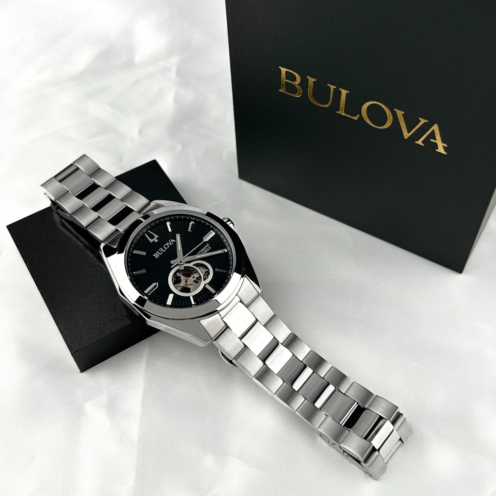 New w/box/Bulova Classic Surveyor 96A270 black Dial Men’s Automatic Watch 42mm