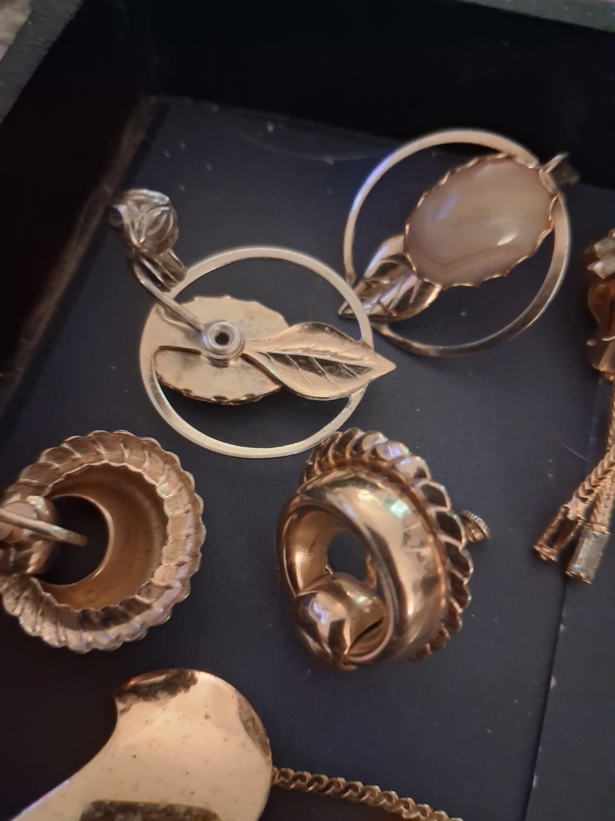 ANTIQUE VINTAGE 12k GOLD FILLED JEWELRY 30+ PC LOT BROOCHES EARRINGS BRACELETS