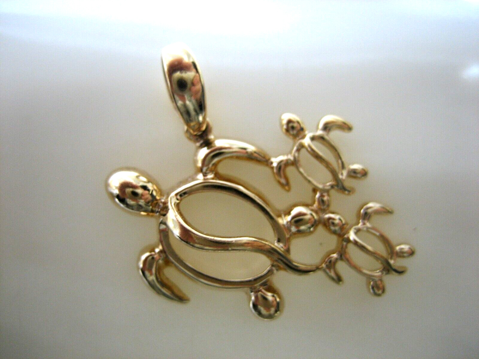 VINTAGE 14K YELLOW GOLD MAMA TURTLE W/BABIES PENDANT 3.2 GRAMS