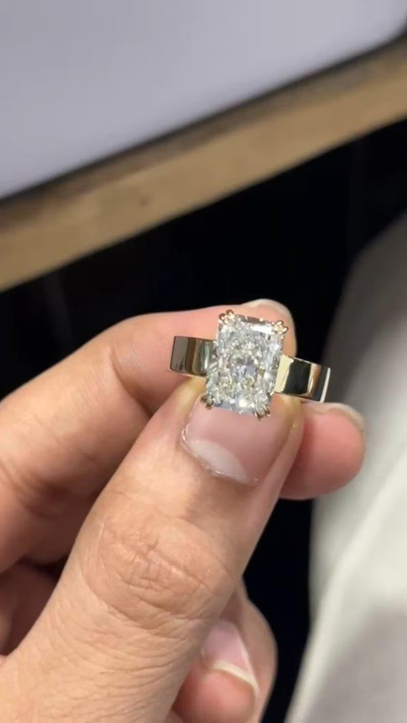 5.0Ct Radiant-Cut E/VS1 Lab Grown Diamond Solitaire Wedding Ring 14K Yellow Gold