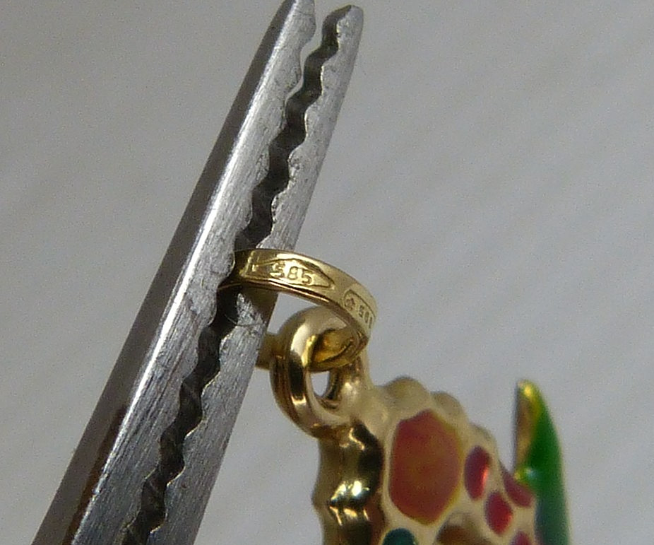 Gorgeous 14K Yellow Gold & Enamel Seahorse Pendant .585 Italy Estate Find !