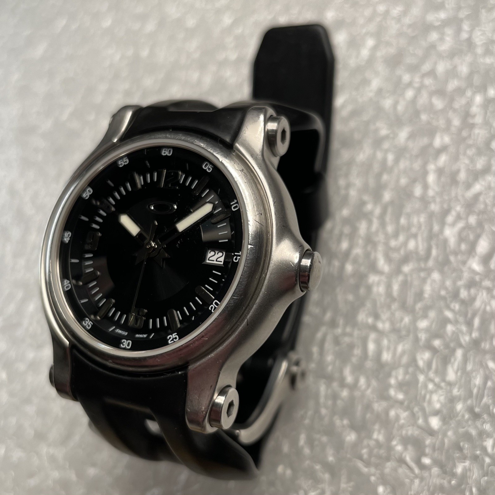 OAKLEY HOLESHOT 3 HAND WATCH. Swiss Made. +Batteries. Check description.