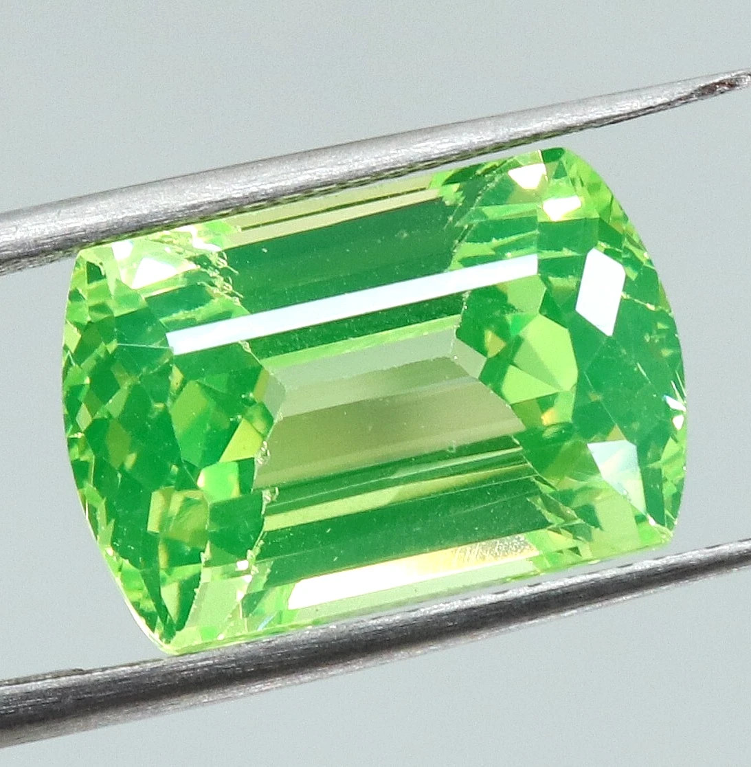10.75 Carats Green Peridot Cushion Cut Natural Pakistani Loose Gemstone