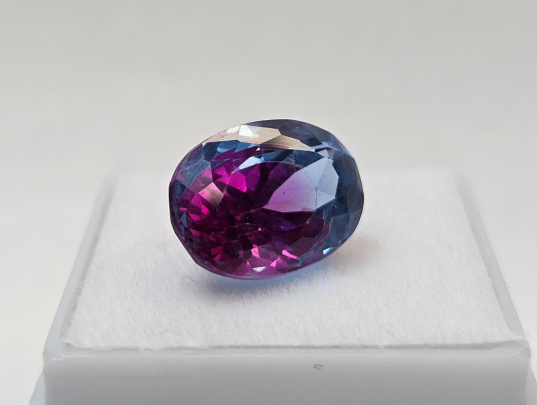 Bi-Colour Pitambari Sapphire 8+ Ct Natural Oval Cut Certified Loose Gemstone