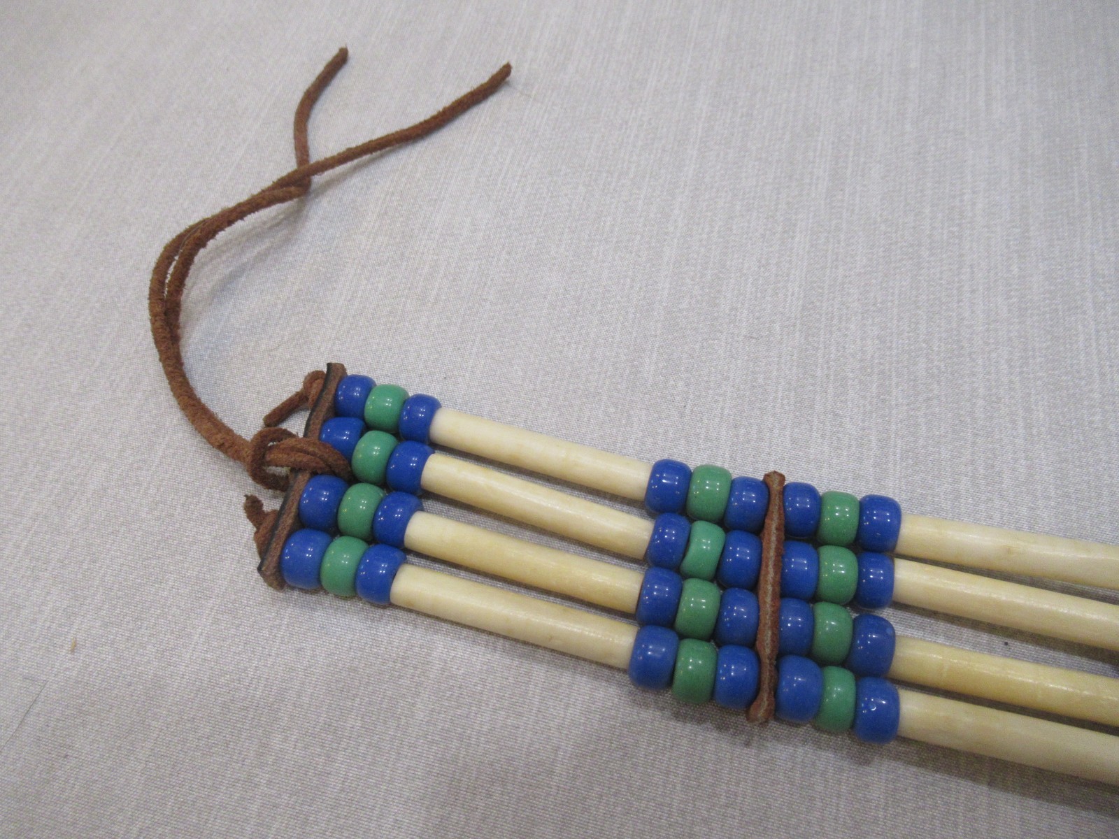VINTAGE NATIVE AMERICAN CHOKER GLASS BEADS ORANGE BROWN WHITE