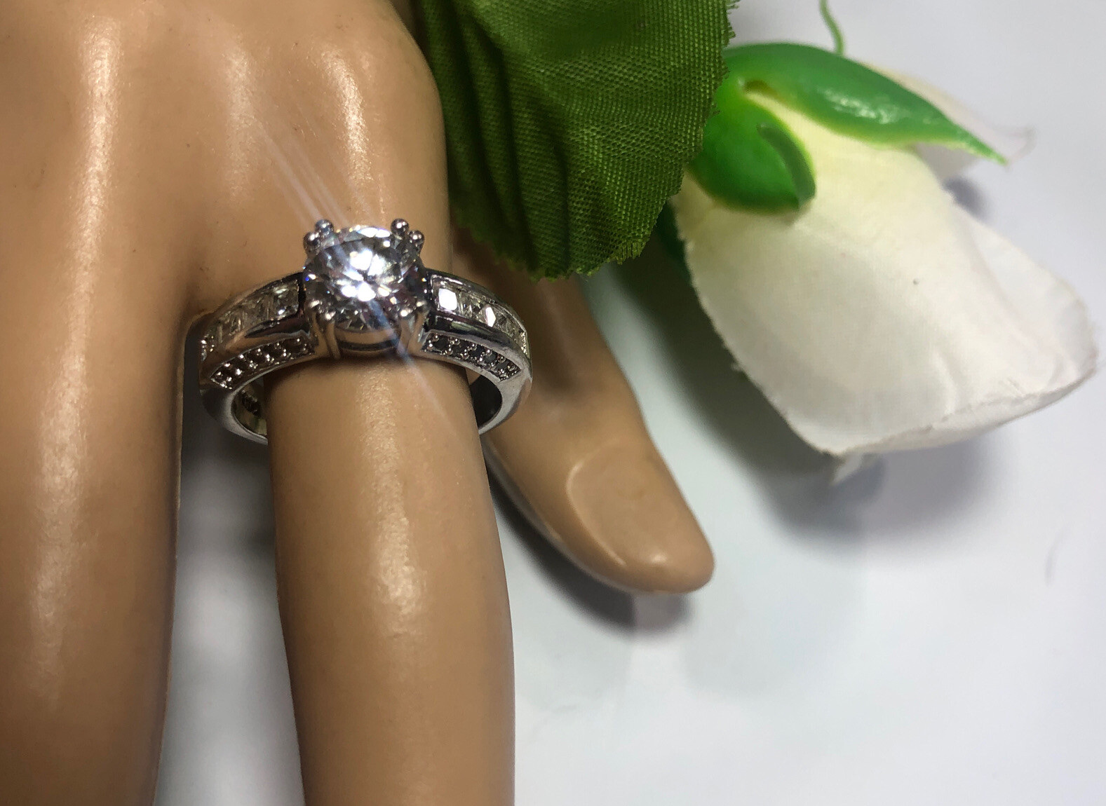 Ring Silver Tone White Colorless Glass Crystal Rhinestone Engagement Bridal Sz 9