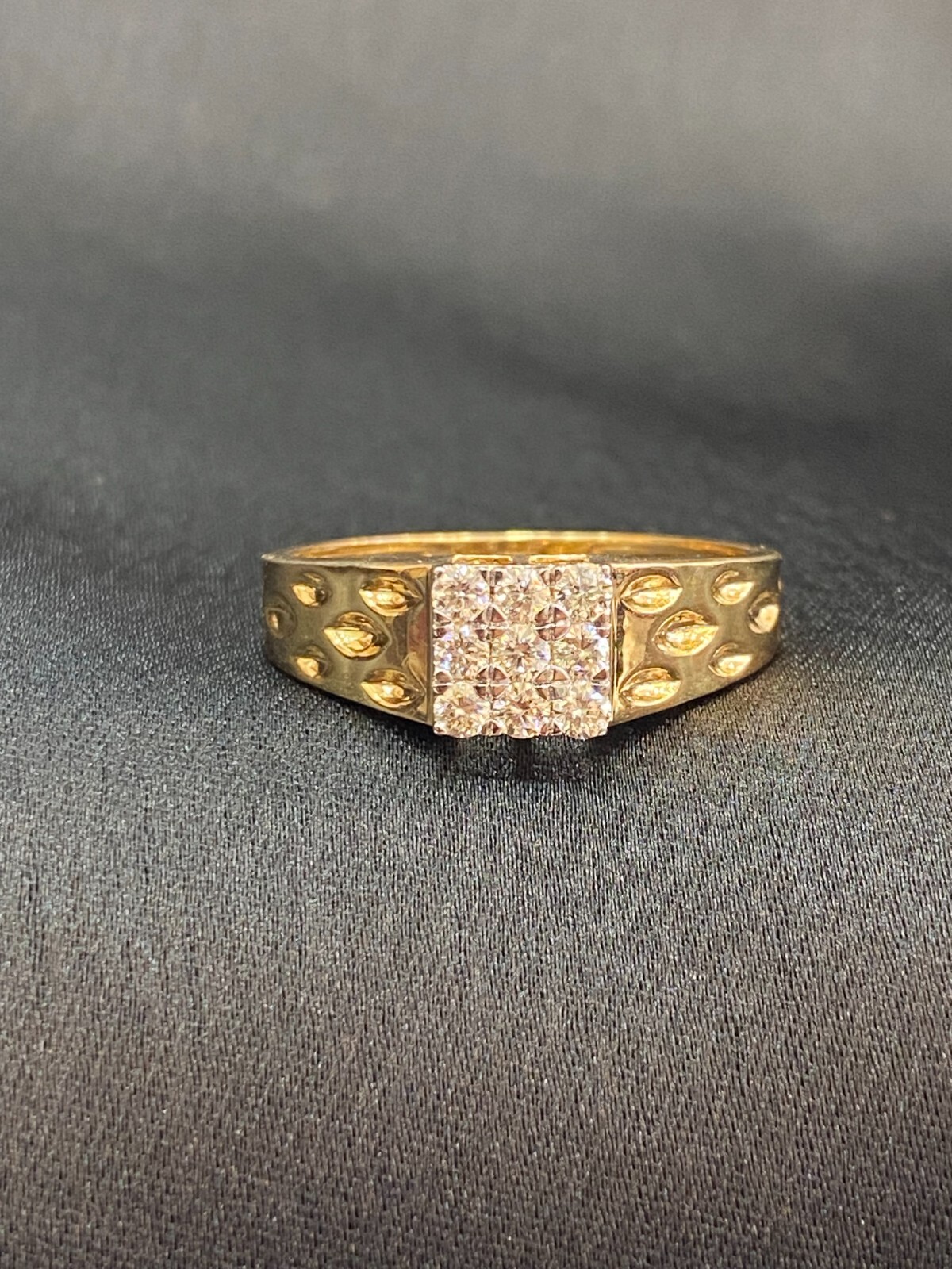 0.45 Cts F/VS1 Round Brilliant Cut Diamonds Men’s Three-Row Band Ring 18K Gold