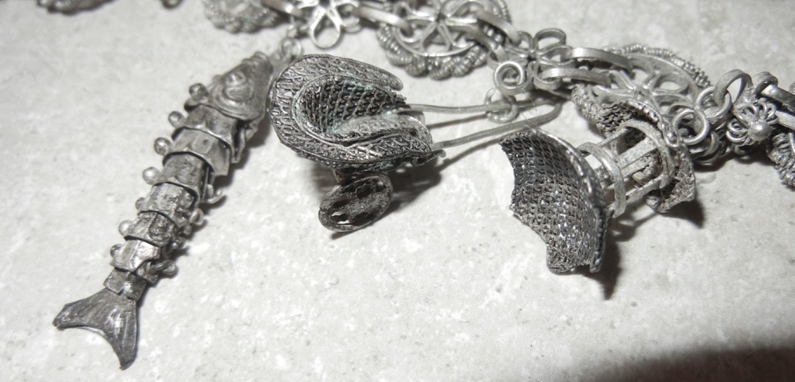 VINTAGE ANTIQUE OLD CHINESE EXPORT FILIGREE CHARM BRACELET SIGNED CHINA