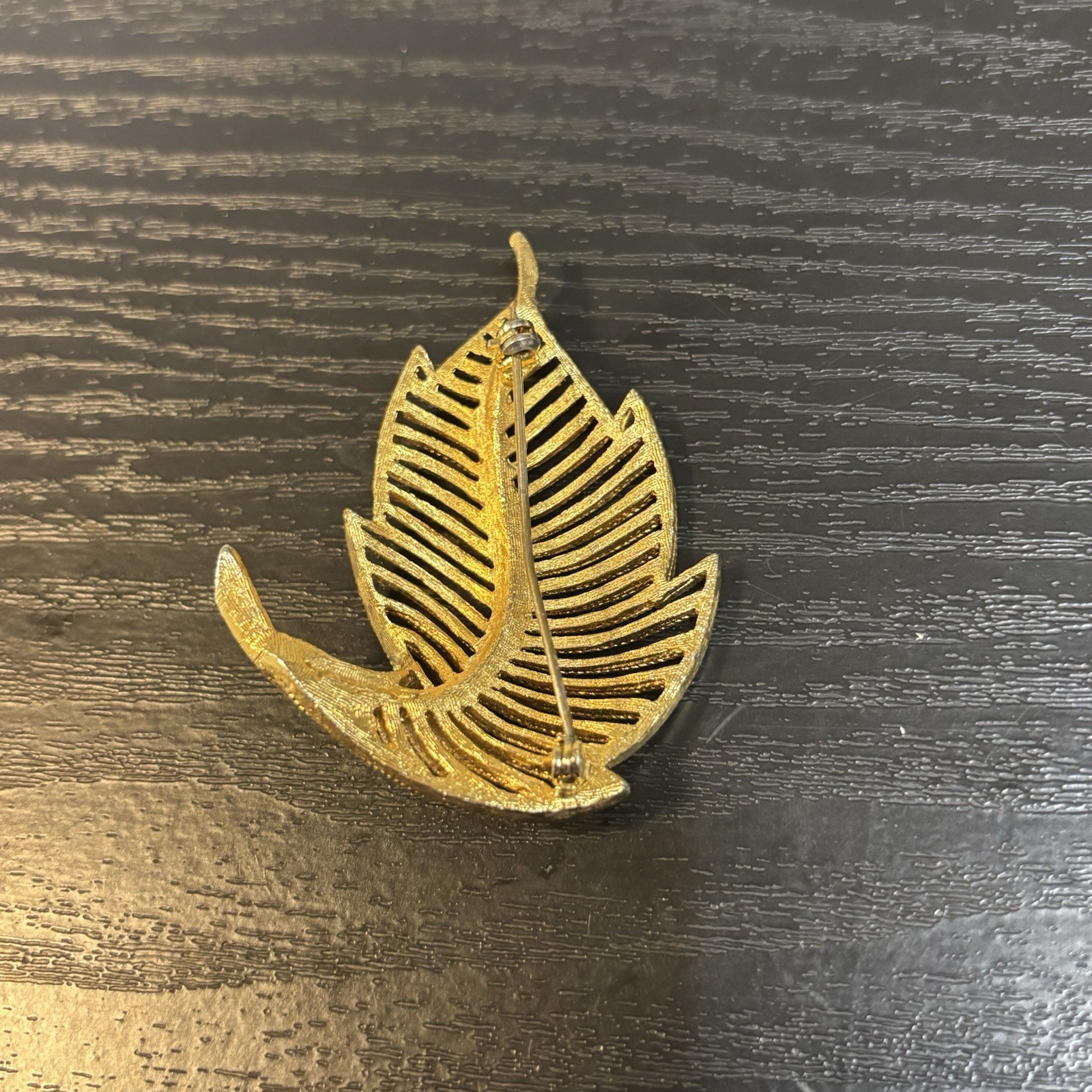 Vintage BSK Gold Tone Floral Leaf Brooch Pin Signed Mid Century Estate Jewelry