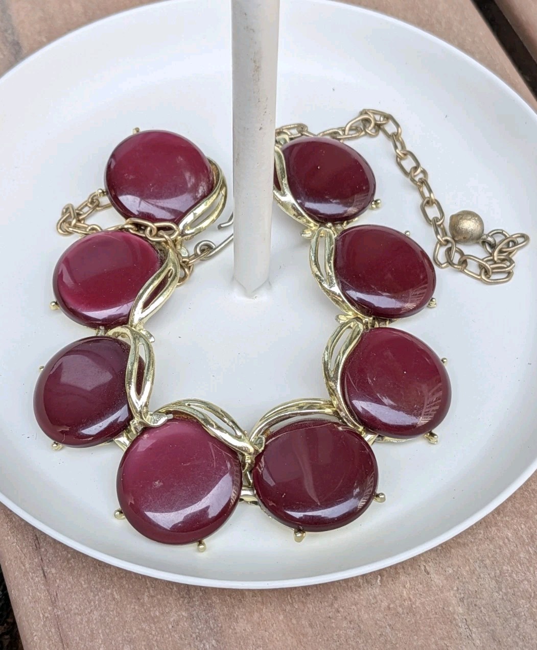 Vintage Deep RED Burgundy Maroon ROUND Thermoset Gold Tone 16″ Necklace Choker