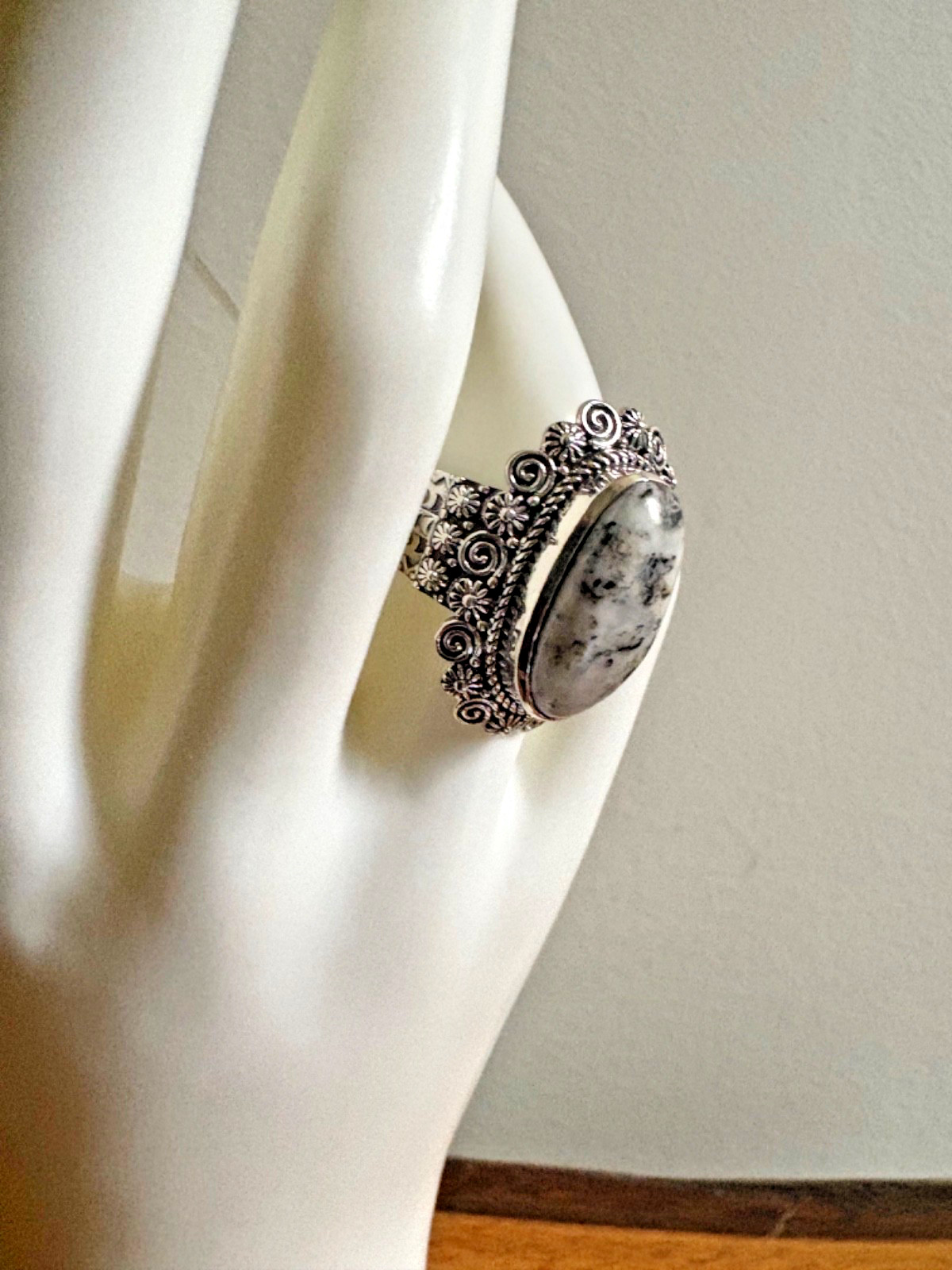 White Buffalo Floral Ring in Sterling Silver – Size 8 (9.0 ctw.)