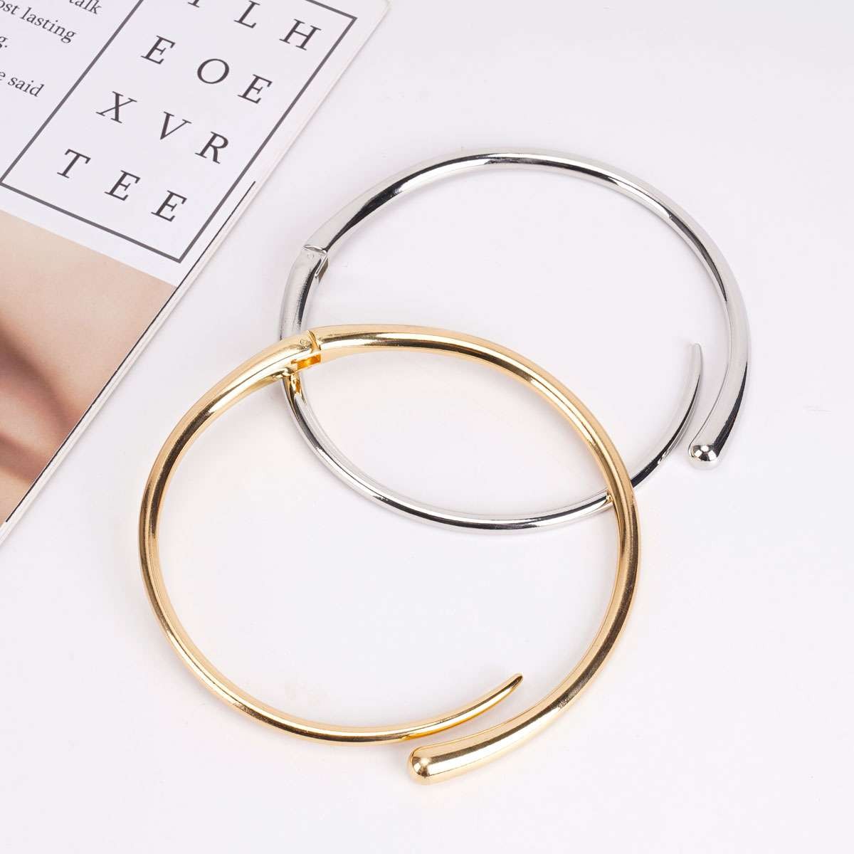 Women’s thick gold Choker necklace neck collar with spring hinge buckle jewelry
