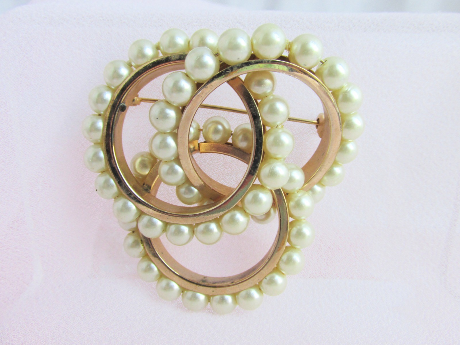 Vintage 3 Intertwined Golden Rings White Faux Pearls Pin Brooch Gold Plate