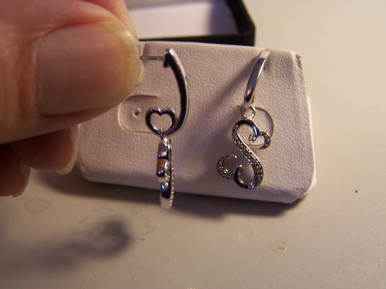 NEW KAY JEWELERS JANE SEYMOUR 18 DIAMOND STERLING OPEN HEARTS DANGLING EARRINGS