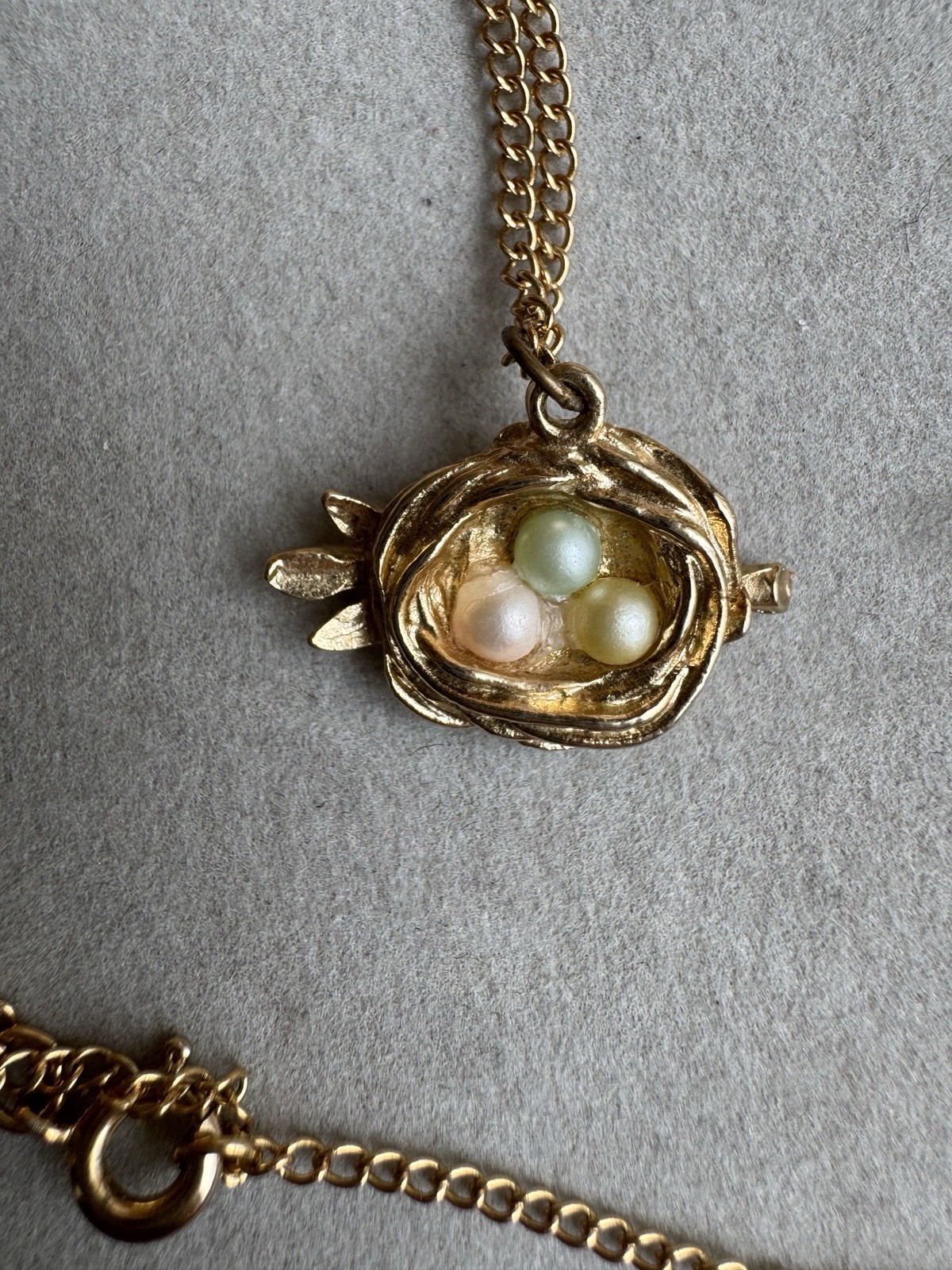 Vintage Sarah Coventry Bird Nest Necklace Gold Tone Pastel Eggs Signed