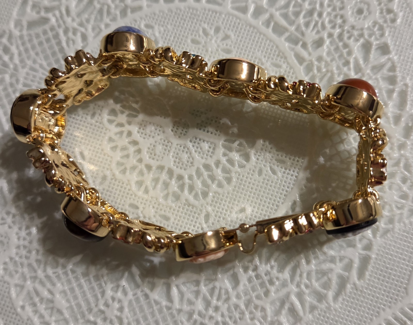 Exquisite Mod Multi-color Cameo Bracelet W Push-Lock Lady Profiles & Faux Gems