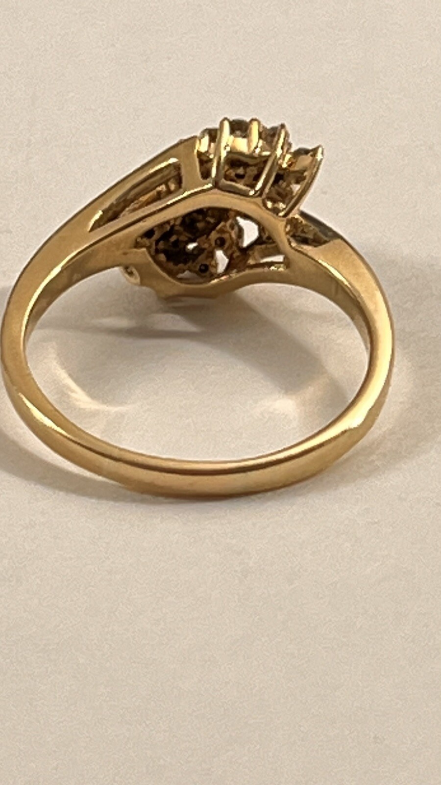 14K Yellow Gold Vintage Diamond Cluster Ring In Size 9. Gram Weight 4.1
