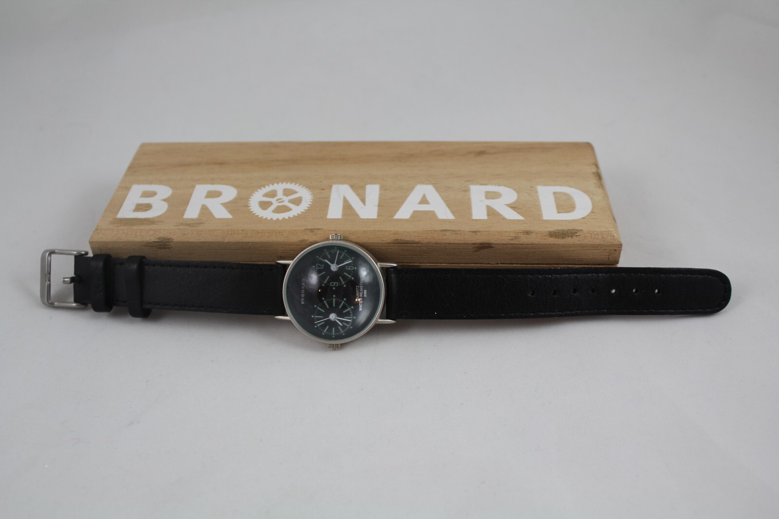 VINTAGE NEW WATCH BONARD GENEVE SWISS from the Netherlands Leather Band NEW