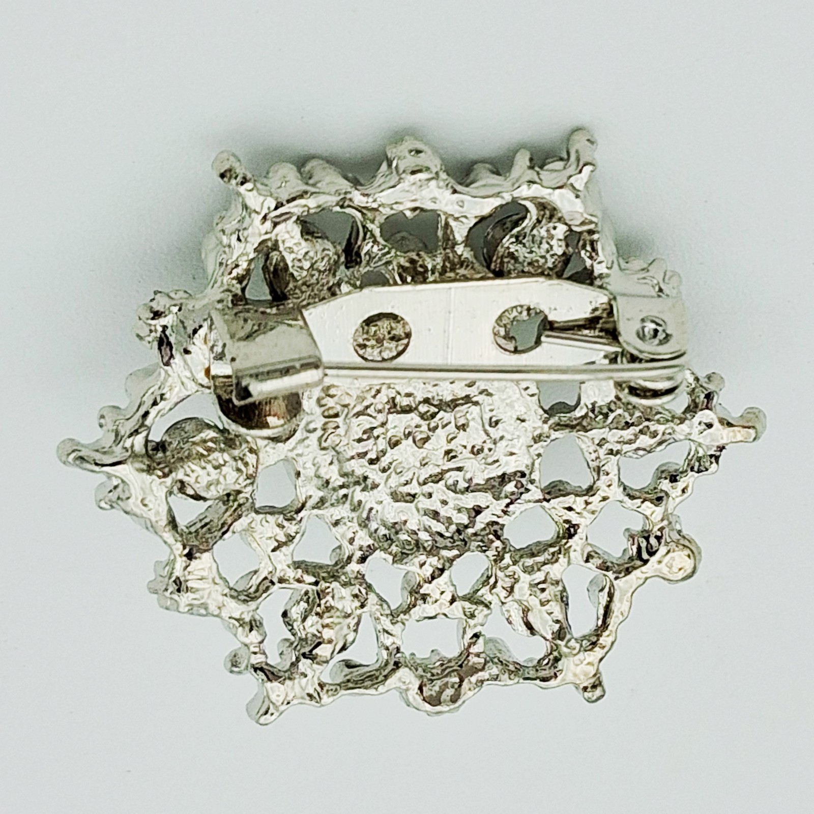 Vtg Silver Tone Scatter Pin Clear Rhinestones & Faux Pearl Center 1″ Brooch VGC