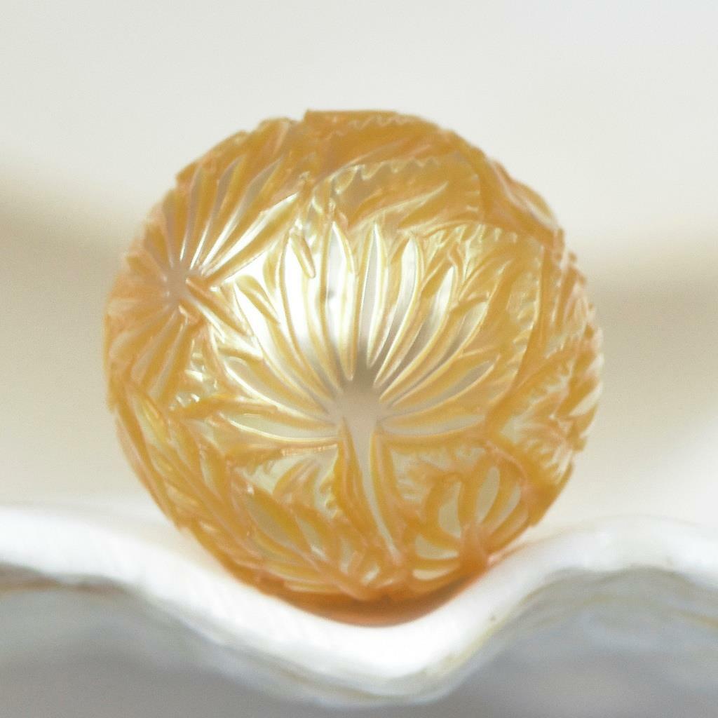 13.20 mm Carved South Sea Pearl Golden Round Maluku Indonesia undrilled 3.06 g