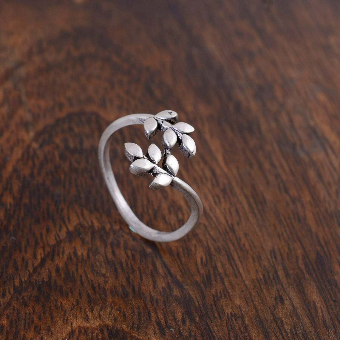 Ladies Leaf Toe Ring Solid Metal 925 Sterling Silver 14k White Gold Plated