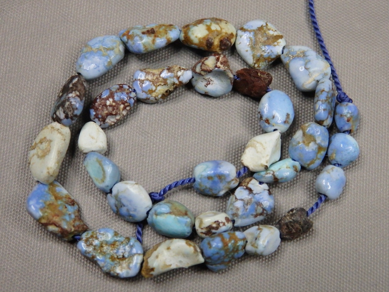 Natural GOLDEN HILLS TURQUOISE 5-8mm Pebble & Flat Nuggets 8″ Strand 22cts😍~E~