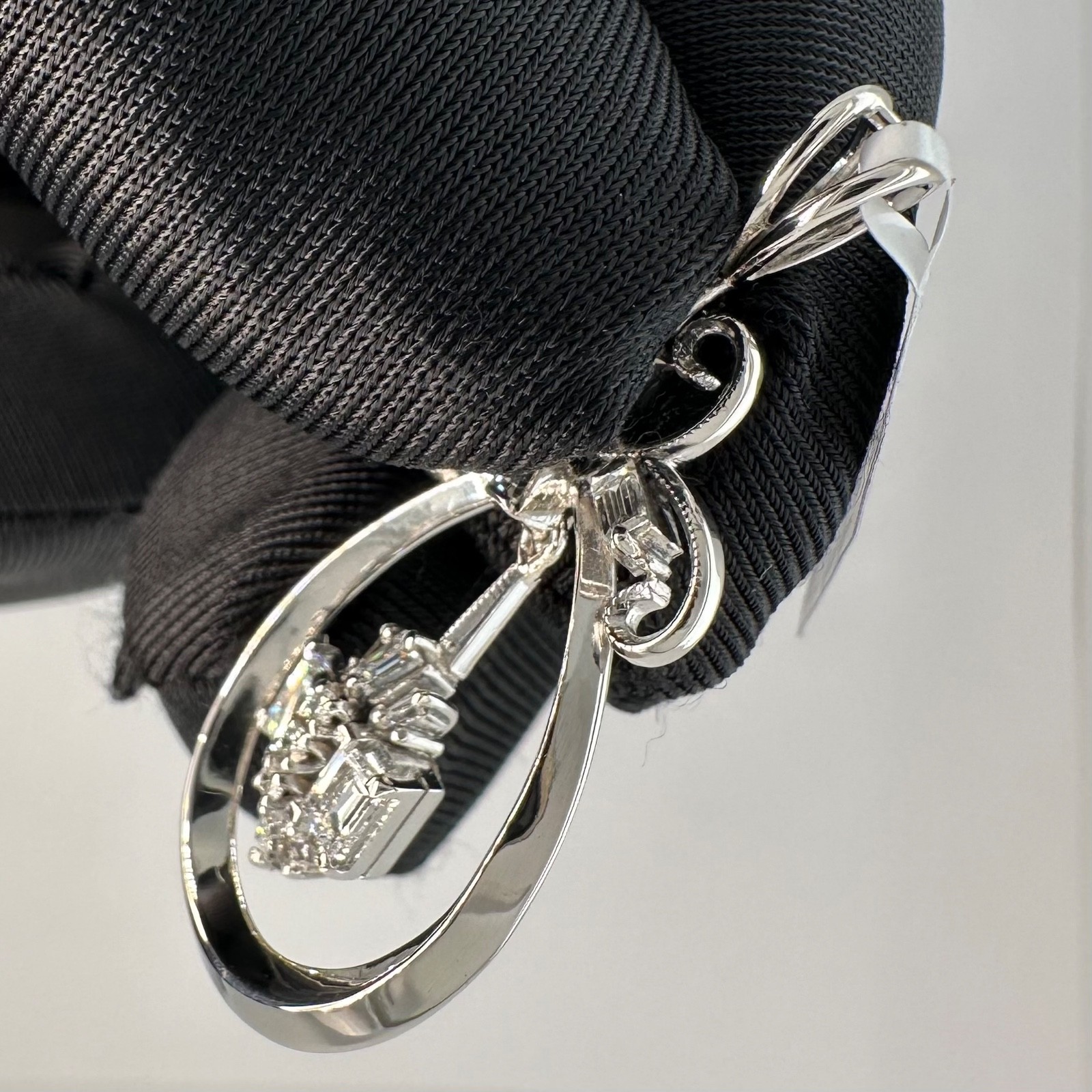 1.00 est tcw Natural Diamond & Platinum Pendant IGI Report # 20J2282026