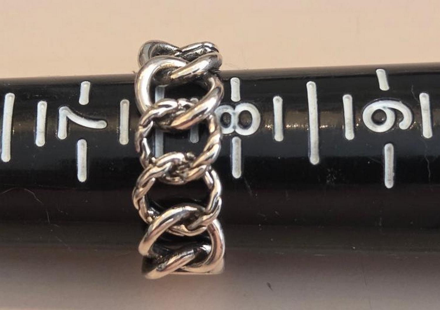 Nice John Hardy sterling ring with circle designs 7.75 size