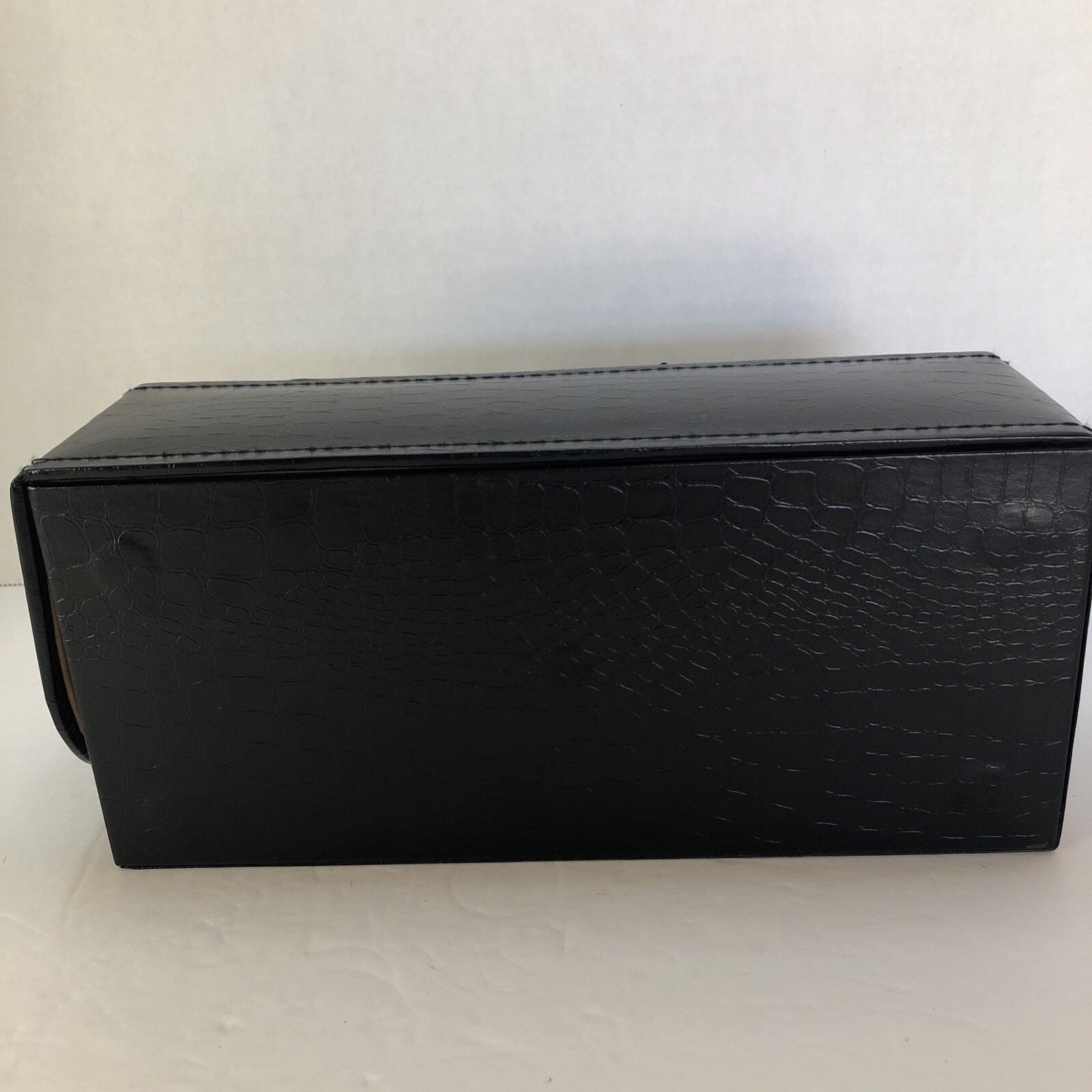 Jewelry Black Magnetic Case Snaps Closed Comes With 3 Pouches 1 Attached Zipper