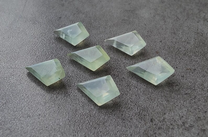[WHOLESALE] NATURAL PREHNITE FACETED KITE SHAPE LOOSE GEMSTONE