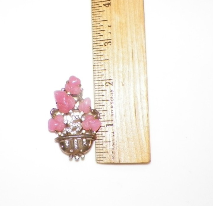 VINTAGE CROWN TRIFARI ALFRED PHILIPPE PINK CABACHON TUTTI FRUTTI LEAVES CLIP 2″