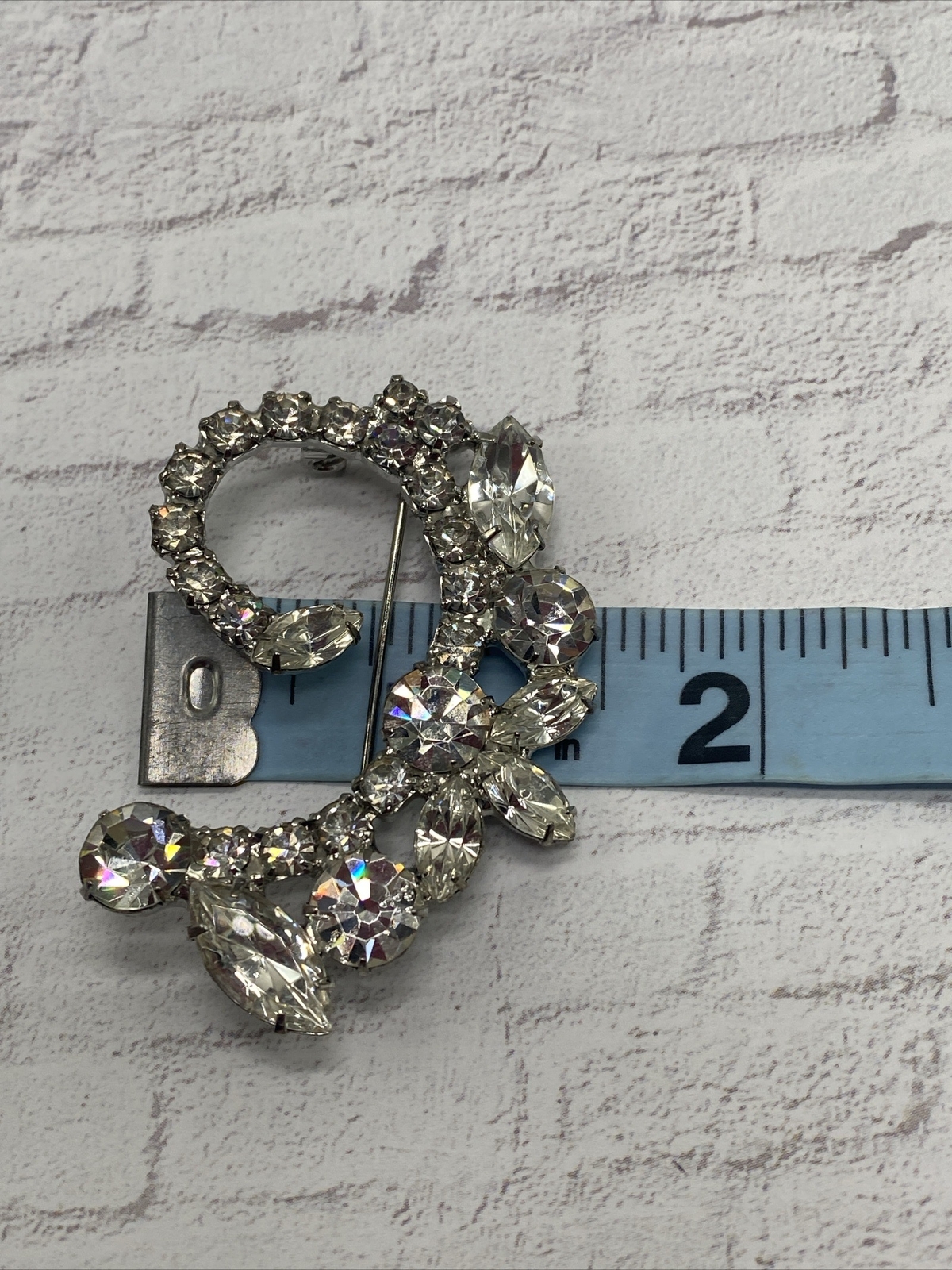 Superb Vintage White Colorless Rhinestone 2” Silver Tone Brooch Unbranded