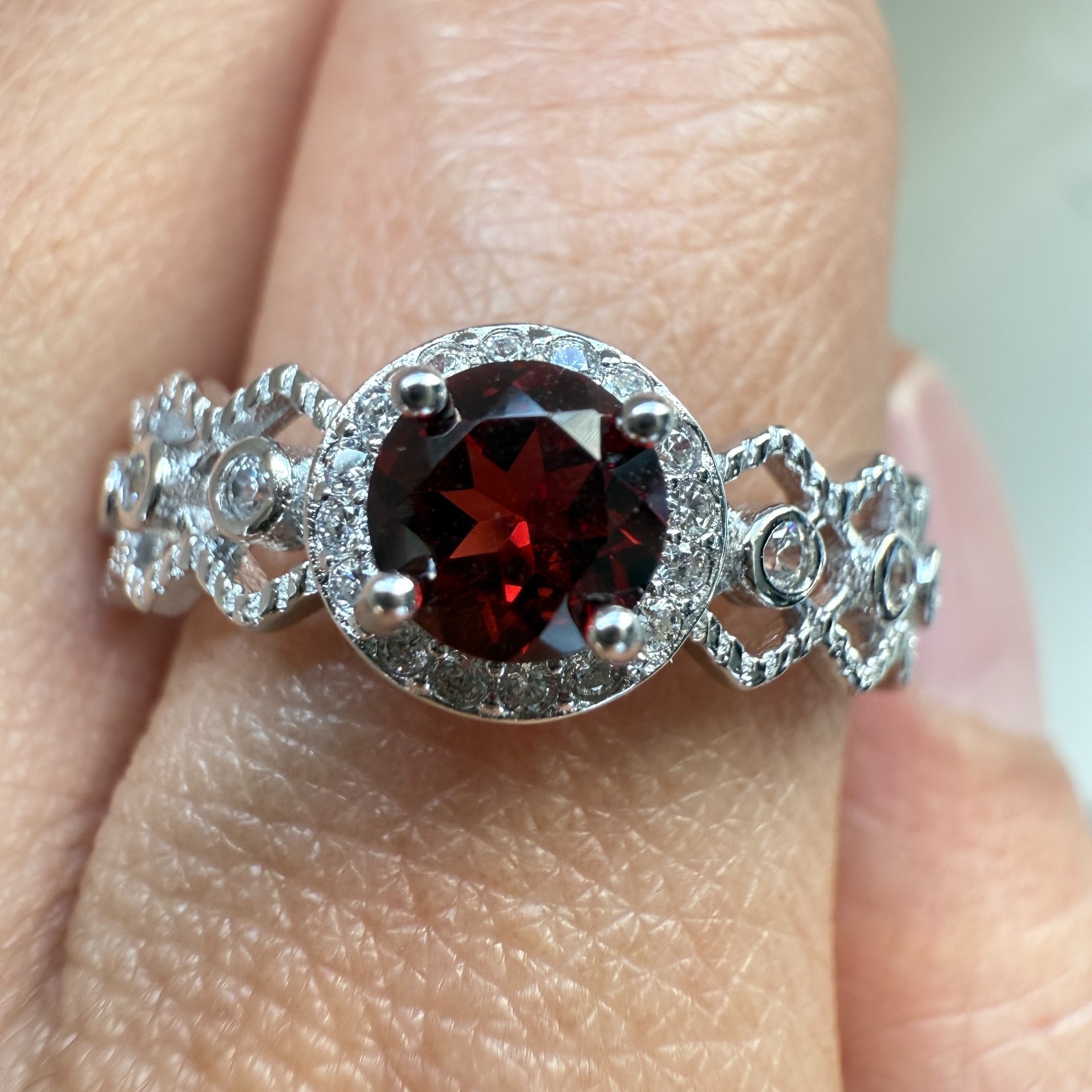 925 Sterling Silver Ring 5mm Red Natural Rhodolite Garnet Gemstone Zircon Gift