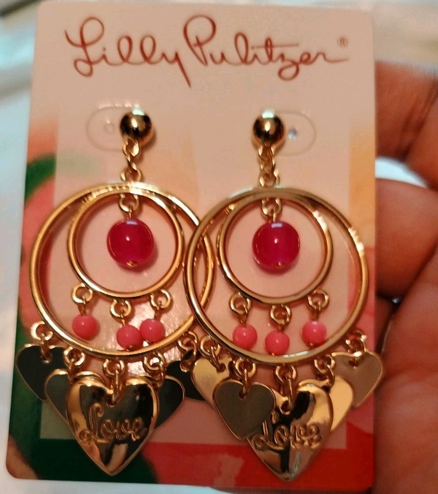 LILLY PULITZER EARRINGS NWT 🩷 Paradise Pink LOVE HEART CHARM Dangling PIERCED