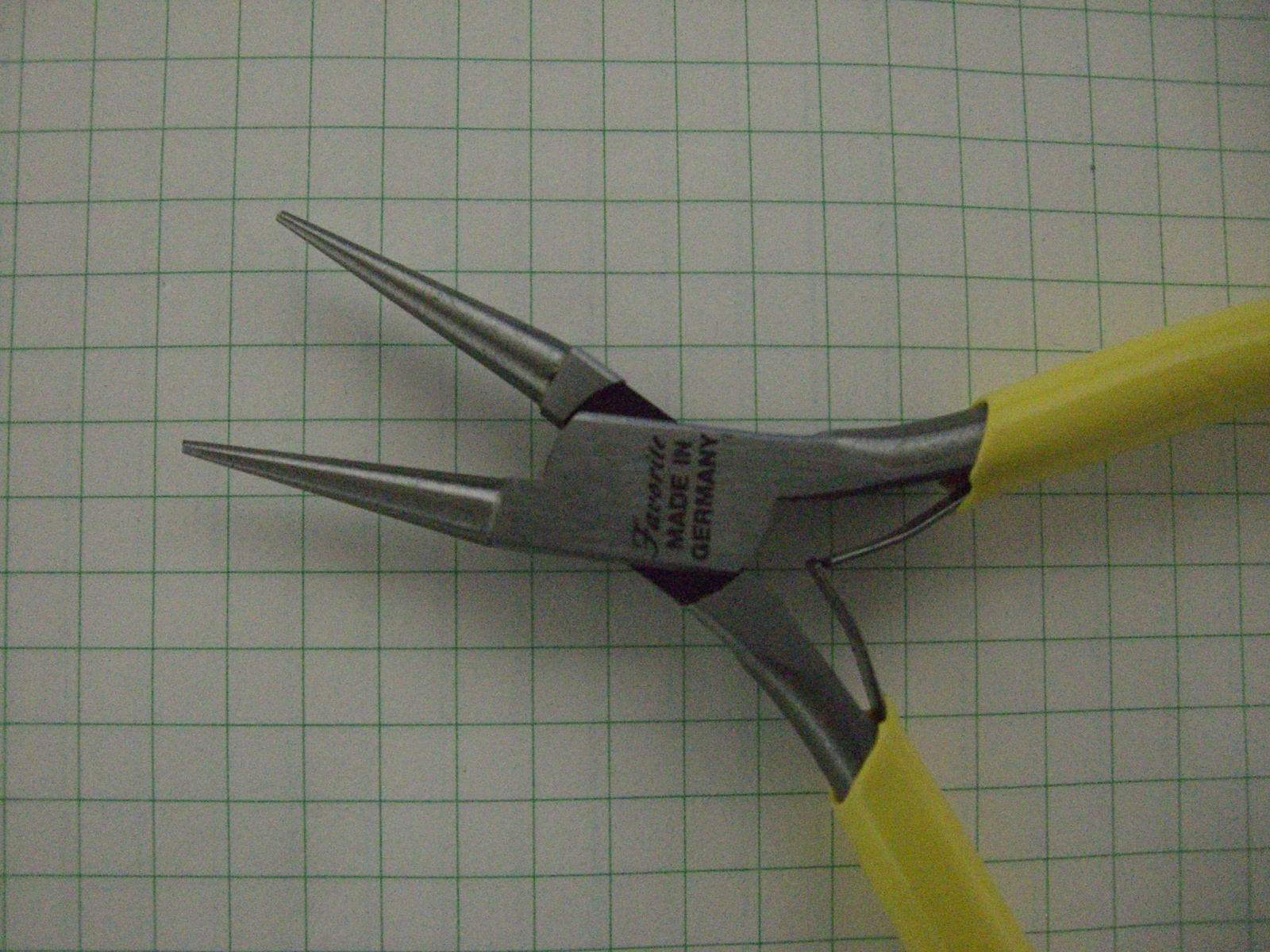 FavoriteUSA MINIATURE ROUND NOSE PLIER SMOOTH JAWS 4-1/2″ BOX JOINT MADE GERMANY