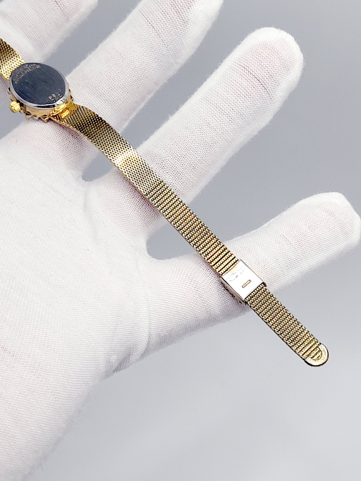 Waltham Ladies Watch Quartz 1990 Vintage Gold Tone Diamond Bezel Mesh Band RUNS