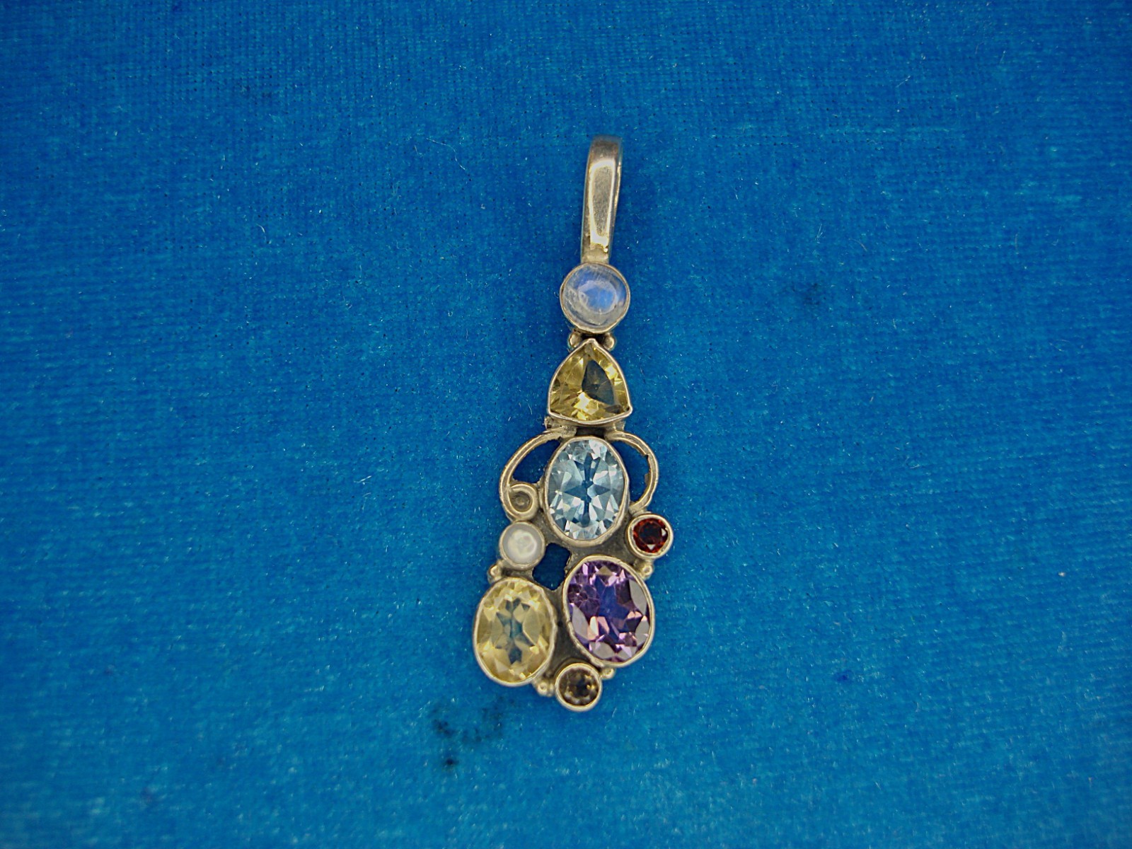 PRETTY STERLING SILVER PENDANT WITH 7 DIFF. COL. STONES & PEARL